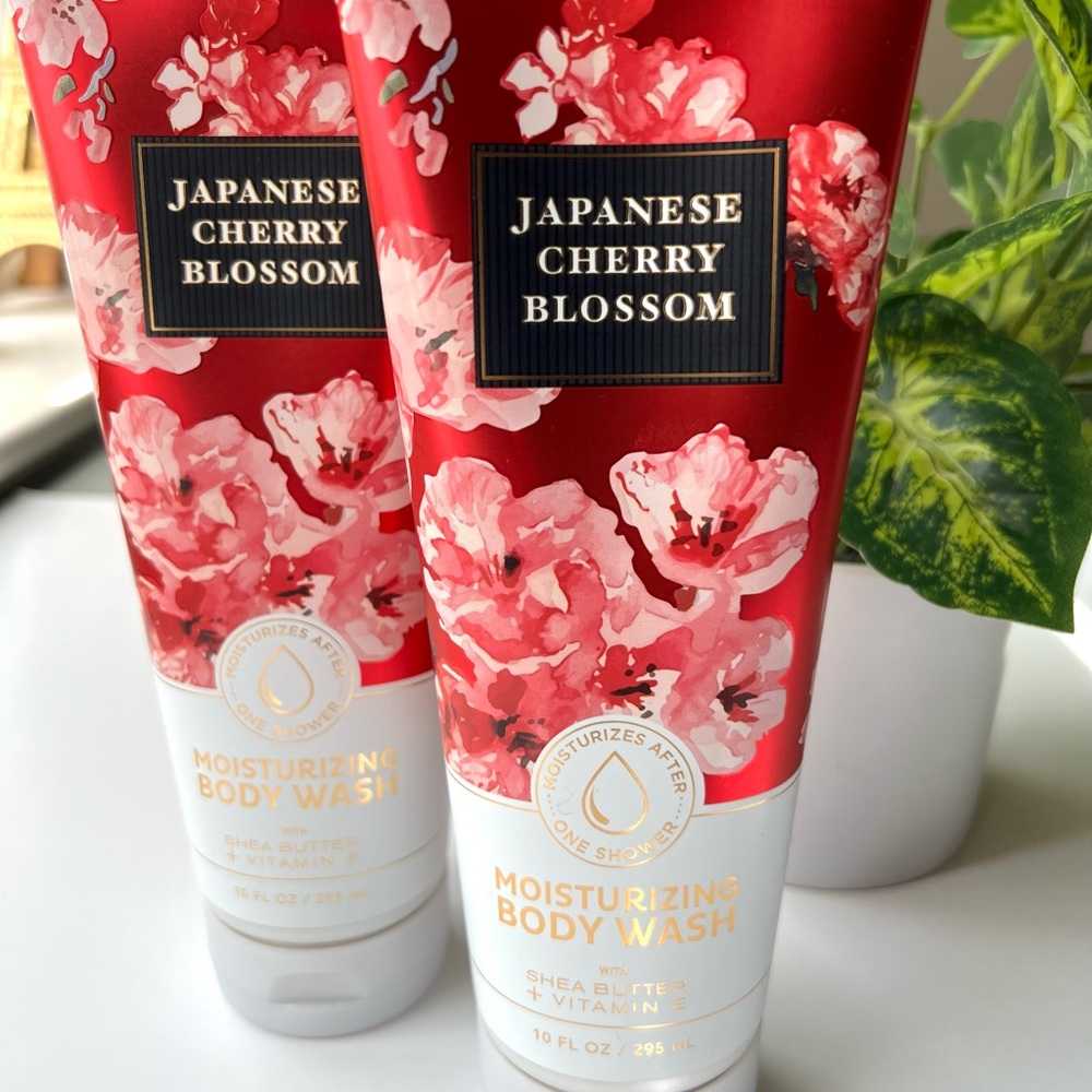 Bath & Body Works Japanese Cherry Blossom Moisturizing Body Wash Set